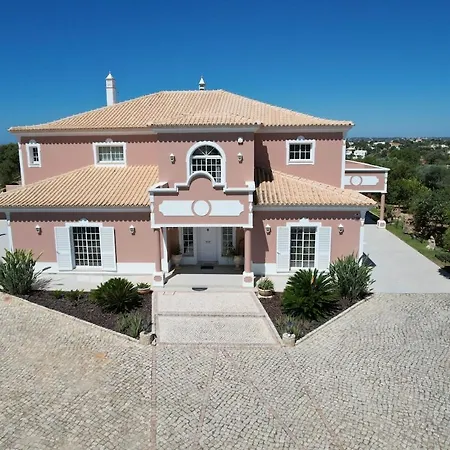 Al Meida Exclusive For Groups & Retreats אלבופיירה