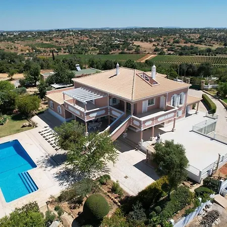 Al Meida Exclusive For Groups & Retreats וילה